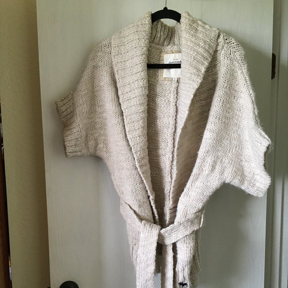Abercrombie & Fitch wool blend knitted chunky sweater vest. Size M.